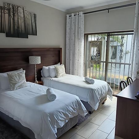 Three Olives Guesthouse Centurion Esterno foto